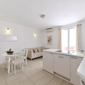 Near Center With Free Parking And Air Condition In Each Apartament