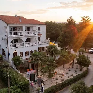 restaurant-rooms-nino.primorje-gorskikotar.com/